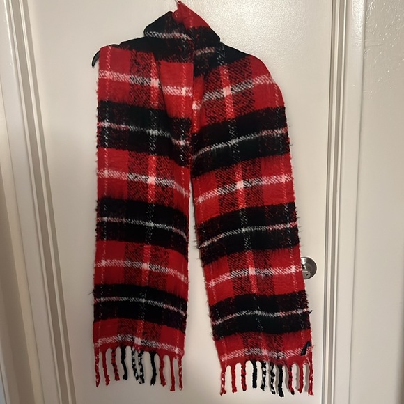Victoria’s Secret Scarf 🧣 - Picture 3 of 9